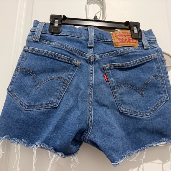 Levis cut offs - Picture 2 of 2